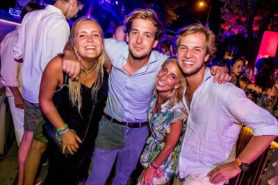 Pub Crawl + Party Night (3 Bars +VIP Entrance to a top Club )