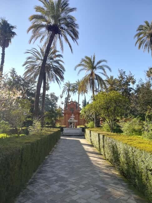 Real Alcázar of Seville Skip-the-Line Private Tour - The Alcázar gardens in 15 minutes