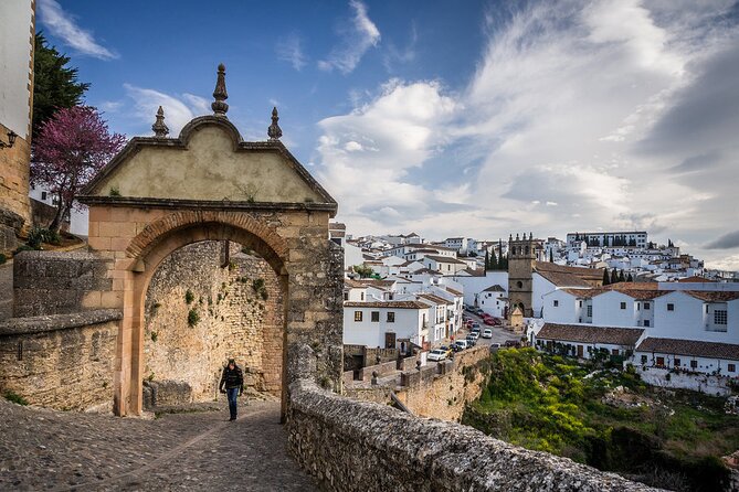 Ronda and White Villages Guided Tour from Seville - Ronda’s gorge, bridge, and limited free time