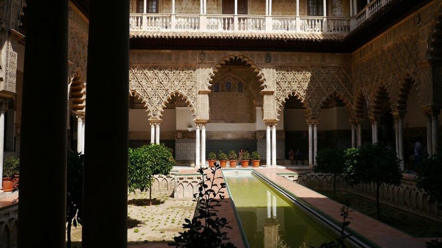 Royal Alcázar of Seville Skip-the-Line Guided Tour - Entering the Alcázar through express security