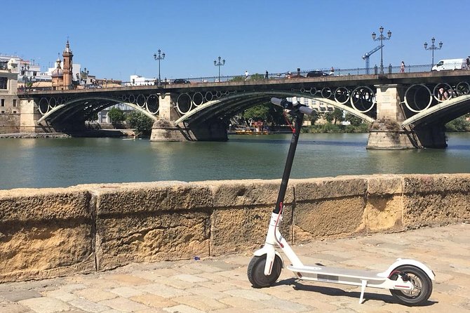 Scooter tour in Seville - Torre del Oro and the Guadalquivir