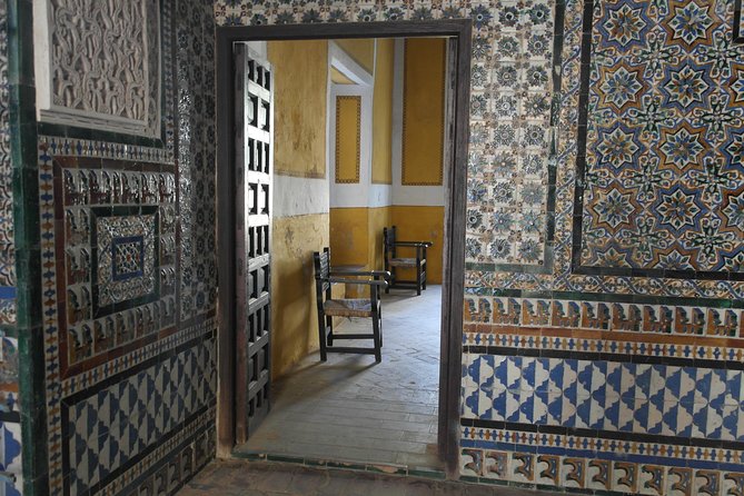 Secret Palaces Tour - A guide who adds people and stories to the rooms