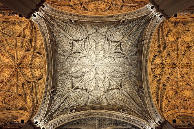 Sevilla: Guided tour to Cathedral and Giralda - Art, architecture, and the guides’ different strengths