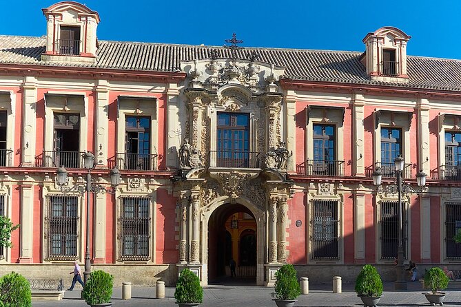 Sevilla: Guided tour to the Alcazar + Cathedral and Giralda - Meeting at Plaza Virgen de los Reyes