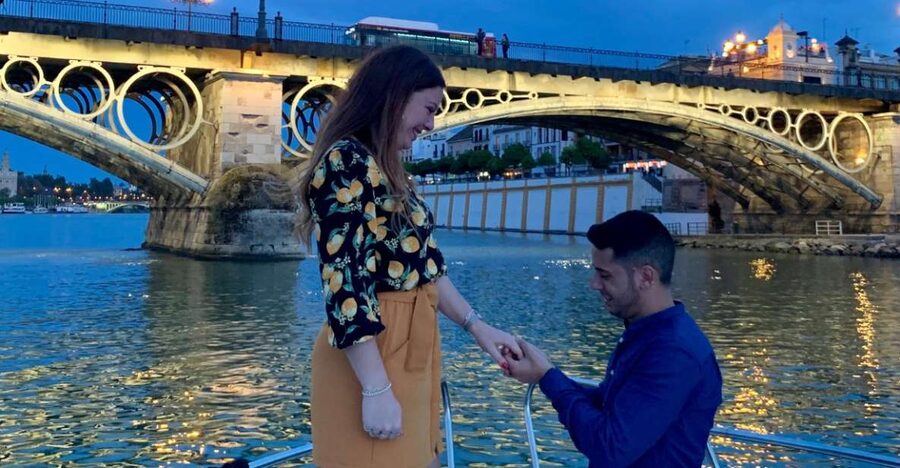 Sevilla: Romantic Boat Ride - Comfort on board, including the practical details