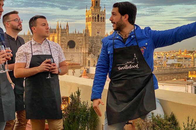 Sevilla: Rooftop Paella Cooking Class & 30-minute expert Q&A - Eating dinner as the city lights up