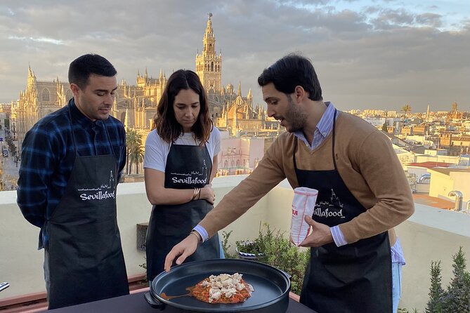 Sevilla: Rooftop Paella Cooking Class & 30-minute expert Q&A - What Fernando adds to the evening