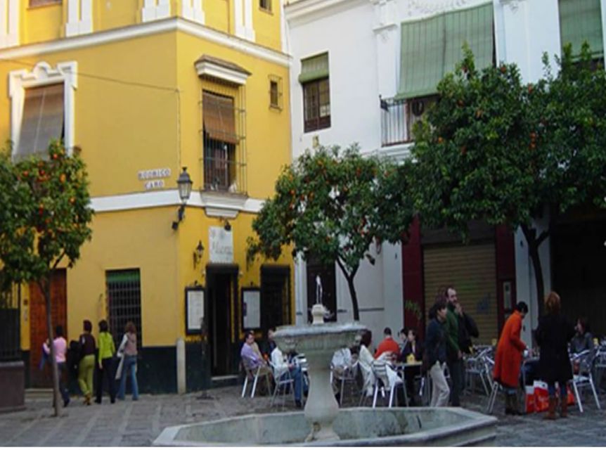 Seville: 1-Hour Walking Tour Barrio de Santa Cruz - Weather, footwear, and comfort