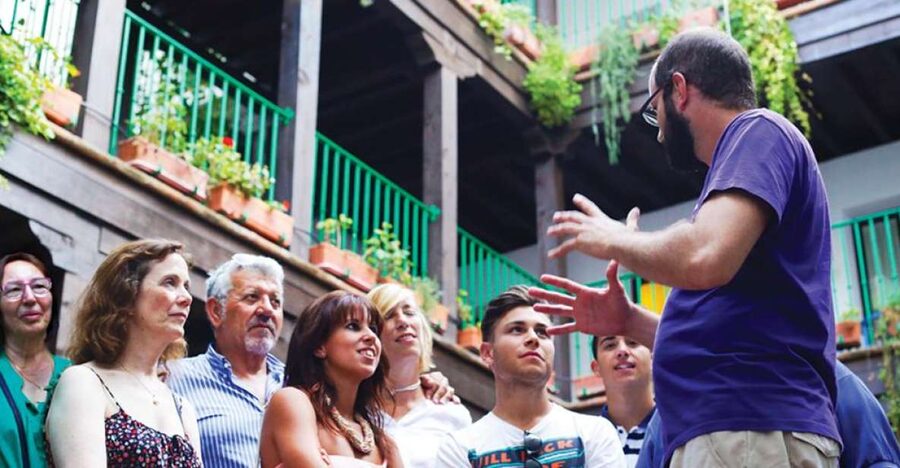 Seville: 1-Hour Walking Tour Barrio de Santa Cruz - Legends instead of a list of dates