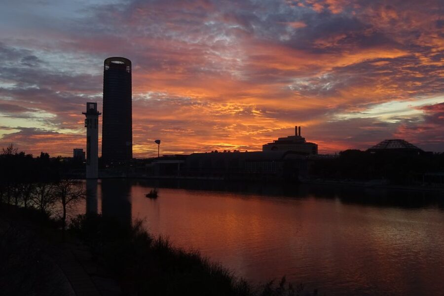 Seville: 2.5-Hour Evening Electric Bike Tour - Group size, guide style, and the pace of the route
