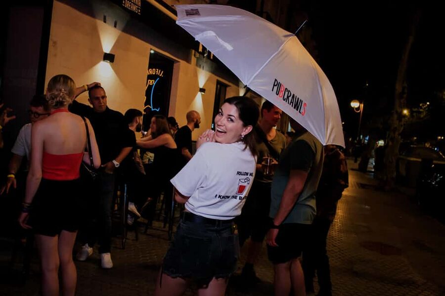 Seville: 3 Bars Pub Crawl + VIP Club Entrance & 3 Free Shots - How the Seville night begins at 10:00 PM