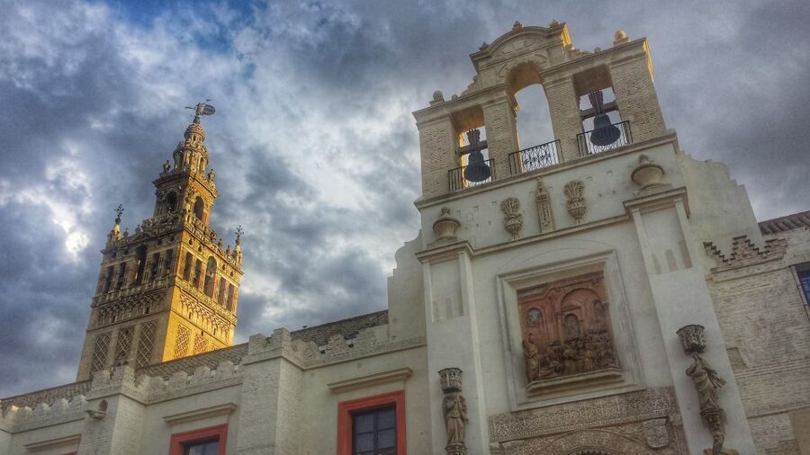 Seville 4-Hour Guided Walking Tour - Tapas, wine, and the social side of the walk
