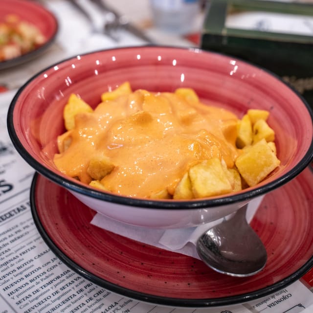 Seville Adventure: Historic Walking Tour & Traditional Tapas - Five reasons this Seville walk may suit you