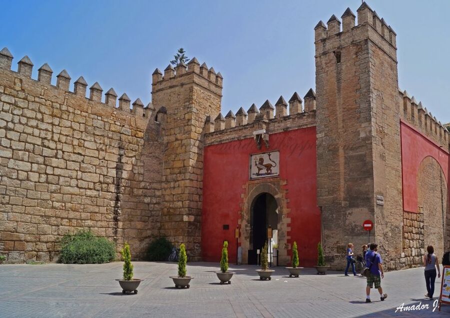 Seville: Alcazar, Cathedral, and Giralda Skip-the-Line Tour - Inside Seville Cathedral and up the Giralda