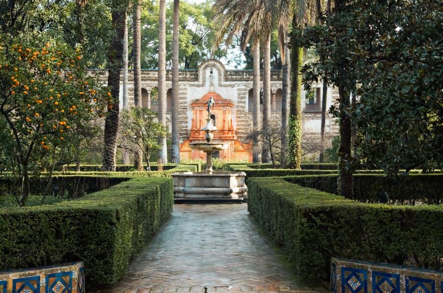 Seville: Alcázar, Cathedral & Giralda Fast Track Guided Tour - Seville Cathedral and the Patio de los Naranjos