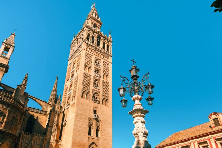 Seville: Alcázar, Cathedral & Giralda Fast Track Guided Tour - Meeting at Plaza del Triunfo