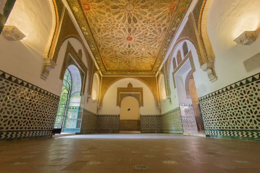 Seville: Alcázar Fast-Track Access with Guided Tour - Moorish design beside Christian royal power
