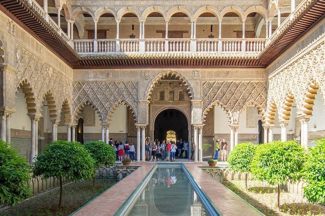 Seville Alcázar: Guided Premium Tour with Priority Entrance - What the 90-minute format really gives you