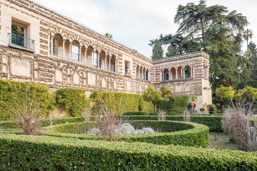 Seville: Alcazar Guided Tour with Entrance - Passing security and using the separate entrance