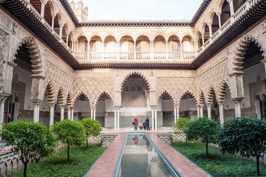 Seville: Alcázar Guided Tour - Entering through the Puerta del León