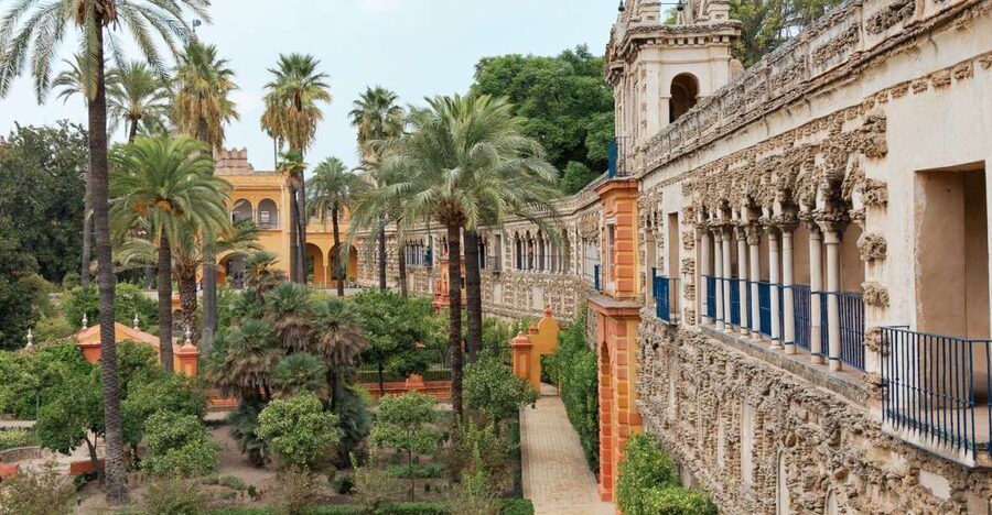 Seville: Alcazar Skip-the-Line Guided Tour with Tickets - Inside the Alcazar: a short lesson in Seville’s past