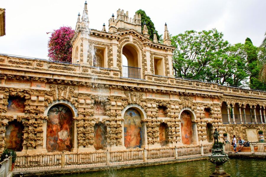 Seville: Alcazar Skip-the-Line Guided Tour with Tickets - What the 1.5-hour schedule really gives you