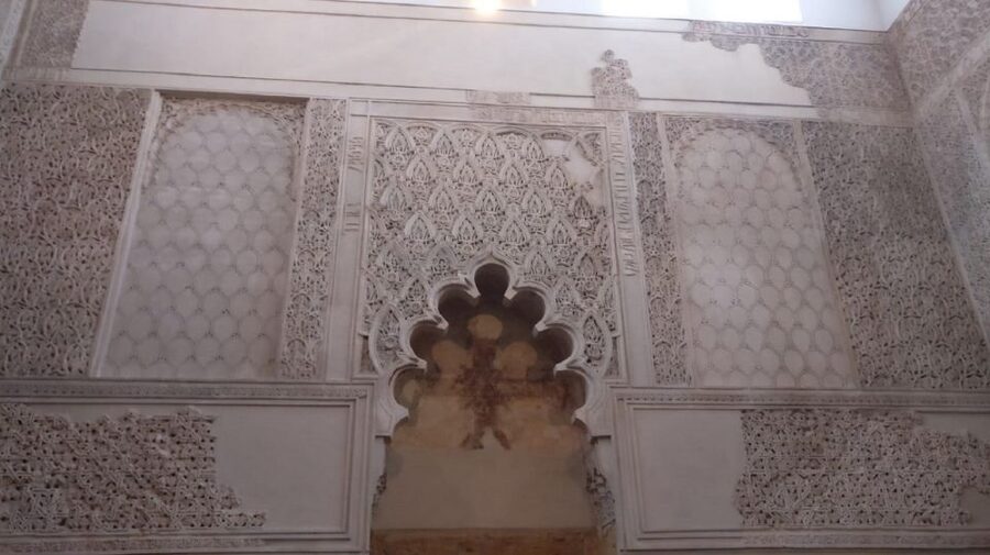 Seville: Alcázar Tour with Tickets Included - Patio del Crucero and the underground cisterns