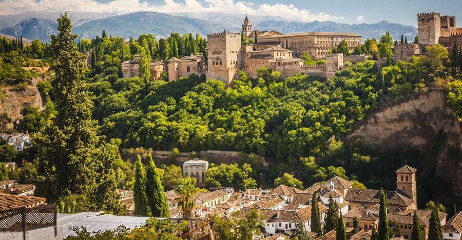 Seville: Alhambra Day Trip with Guide & Nasrid Palaces Entry - The Alcazaba and Granada views
