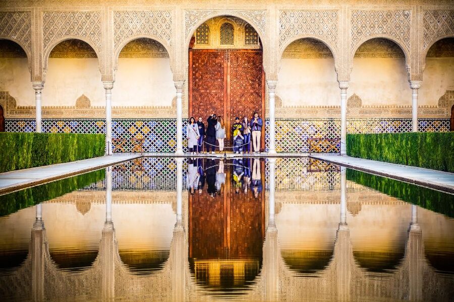 Seville: Alhambra Day Trip with Guide & Nasrid Palaces Entry - Food, bags, and rules that affect your day