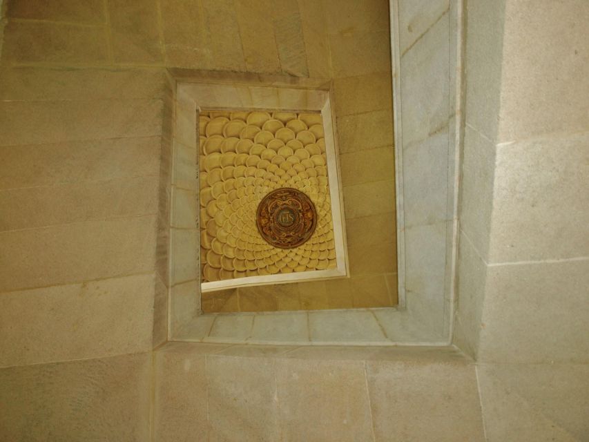 Seville: Archive of the Indies Guided Tour - What the guides add to the visit