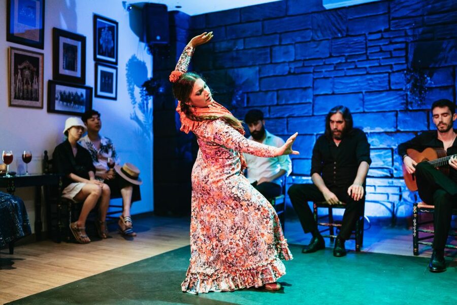 Seville: Baraka Sala Flamenca Show with Drink in Triana - Key points to know before booking