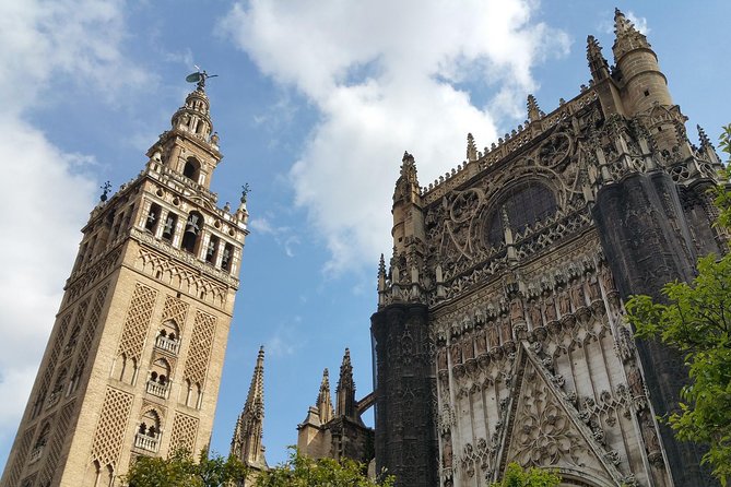 Seville Cathedral, Alcazar, and Jewish Quarter Skip-the-Line Combo Tour - Walking through Santa Cruz for one hour