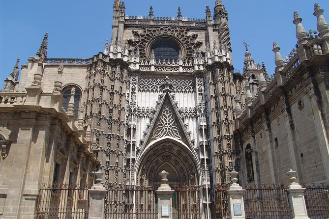 Seville Cathedral, Alcazar, and Jewish Quarter Skip-the-Line Combo Tour - Meeting at Plaza del Triunfo