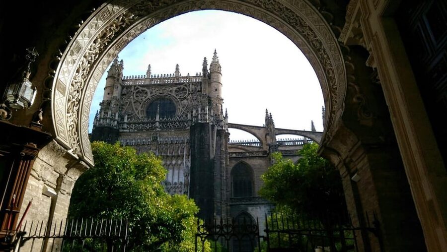 Seville: Cathedral & Alcázar Guided Tour with River Cruise - Who should book this combined tour?