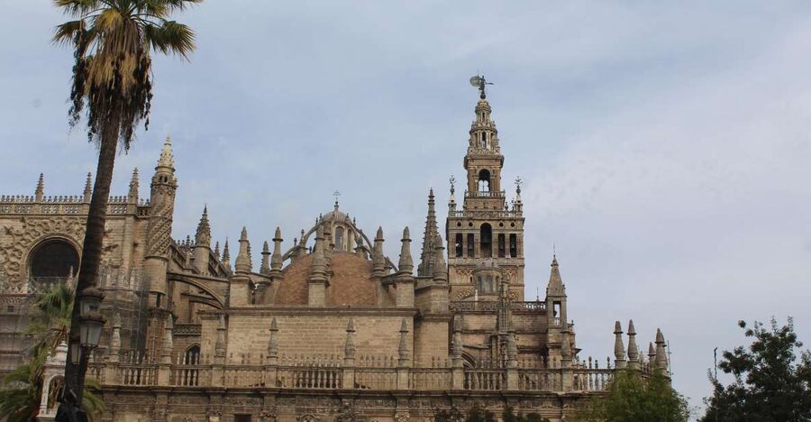Seville: Cathedral and Giralda Skip-the-line Guided Tour - Why Seville Cathedral deserves your time