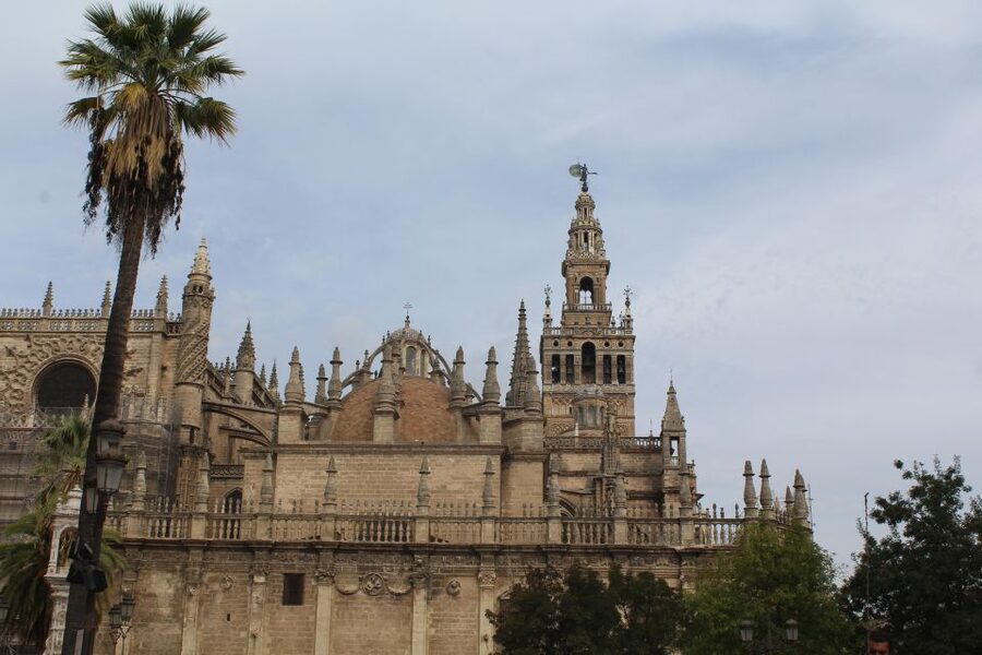 Seville: Cathedral and Giralda Skip-the-line Guided Tour - What skip-the-line entry is really worth