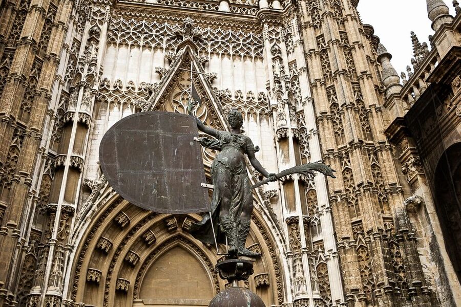 Seville: Cathedral and La Giralda Entry Ticket - Climbing La Giralda by ramp