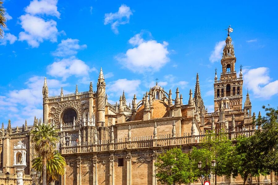 Seville: Cathedral and La Giralda Entry Ticket - Dress and items allowed inside