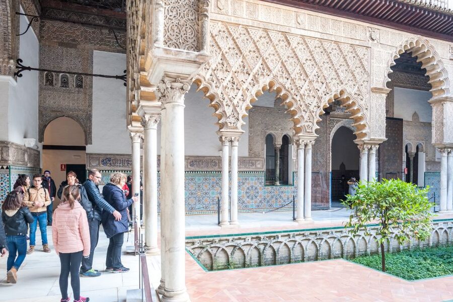 Seville: Cathedral, Giralda & Alcazar Entry With Guided Tour - Why this pairing works so well in Seville
