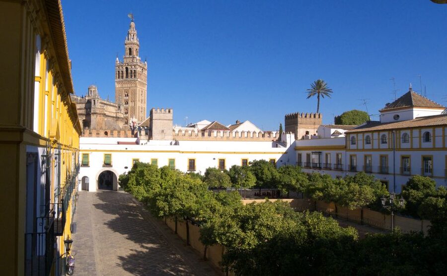 Seville: Cathedral, Giralda & Alcázar Guided Tour - Walking through Seville’s old Jewish quarter
