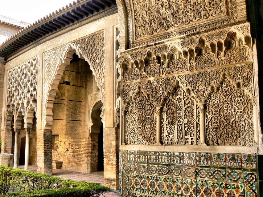 Seville: Cathedral, Giralda & Alcázar Guided Tour - Inside the Real Alcázar