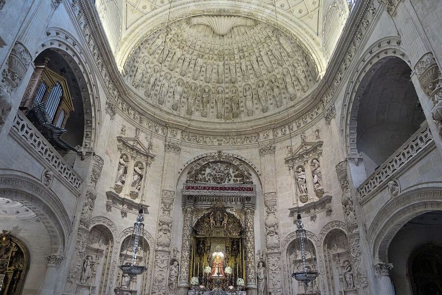 Seville: Cathedral, Giralda, and Alcazar Guided Tour - Which guide language and style suits you