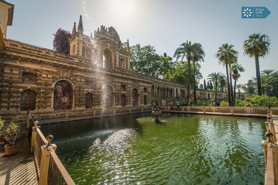 Seville: Cathedral, Giralda, and Royal Alcázar Guided Tour - The gardens, fountains, and peacocks