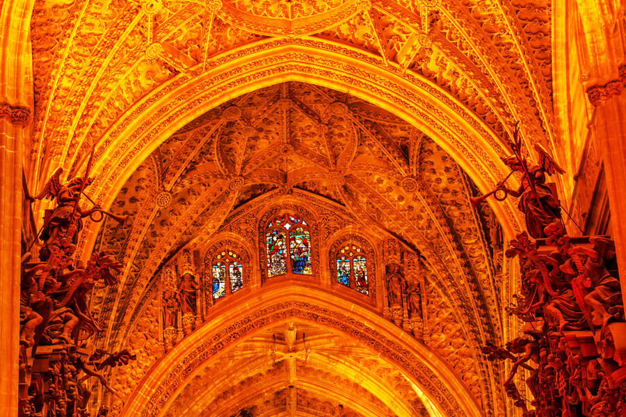 Seville: Cathedral & Giralda Fast-Track Guided Tour - Meeting the guide in Plaza del Triunfo
