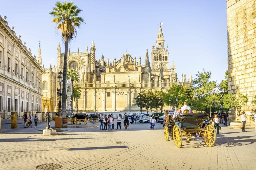 Seville: Cathedral & Giralda Fast-Track Guided Tour - Climbing La Giralda for Seville views