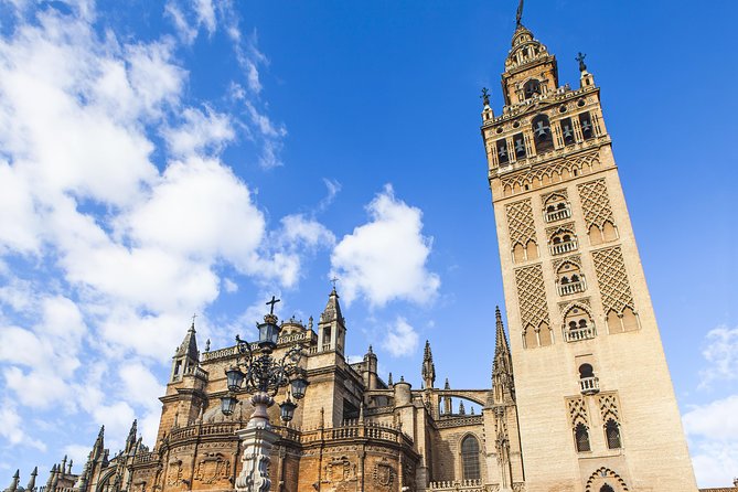 Seville: Cathedral & Giralda Guided Tour with Tickets - Why Seville Cathedral deserves a guided visit