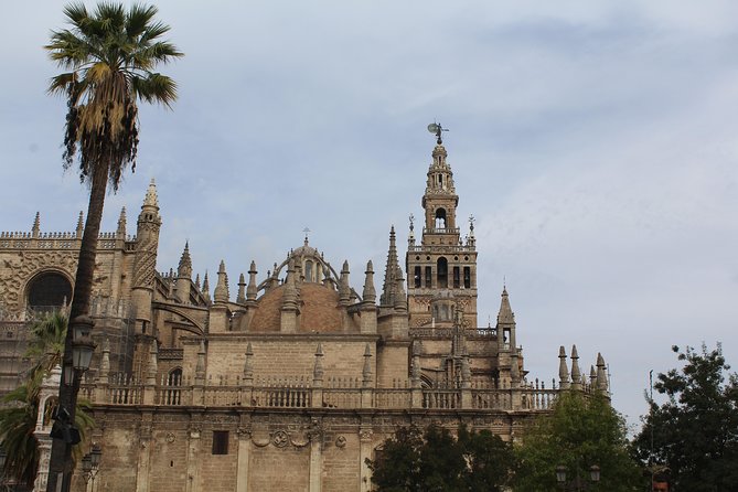 Seville Cathedral & Giralda tour with Priority Tickets - Meeting at Plaza Virgen de los Reyes