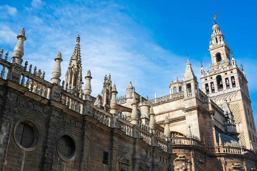 Seville: Cathedral Guided Tour with Optional Alcázar - Columbus’s tomb and the cathedral’s political story
