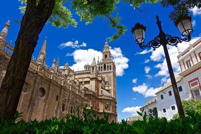 Seville: Cathedral Guided Tour with Priority Access - Choosing the right time and pace