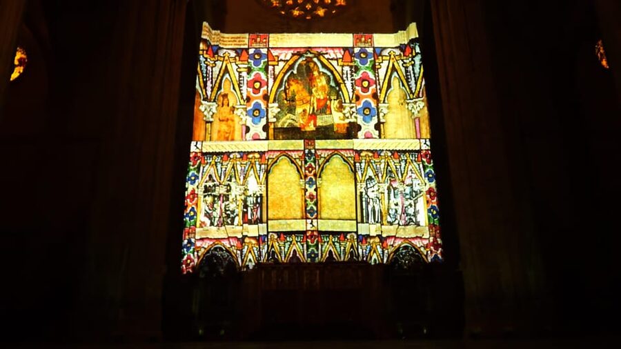 Seville: Cathedral of Seville Guided Night Tour & Light Show - How the cathedral mirrors Seville